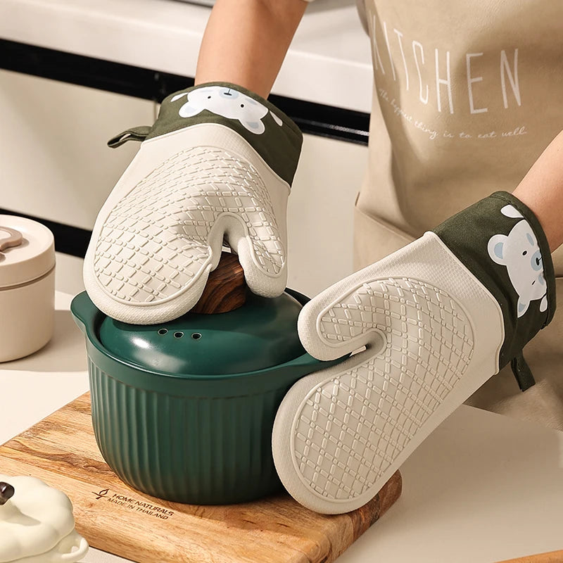 Bear-y Handy Oven Mitt Set