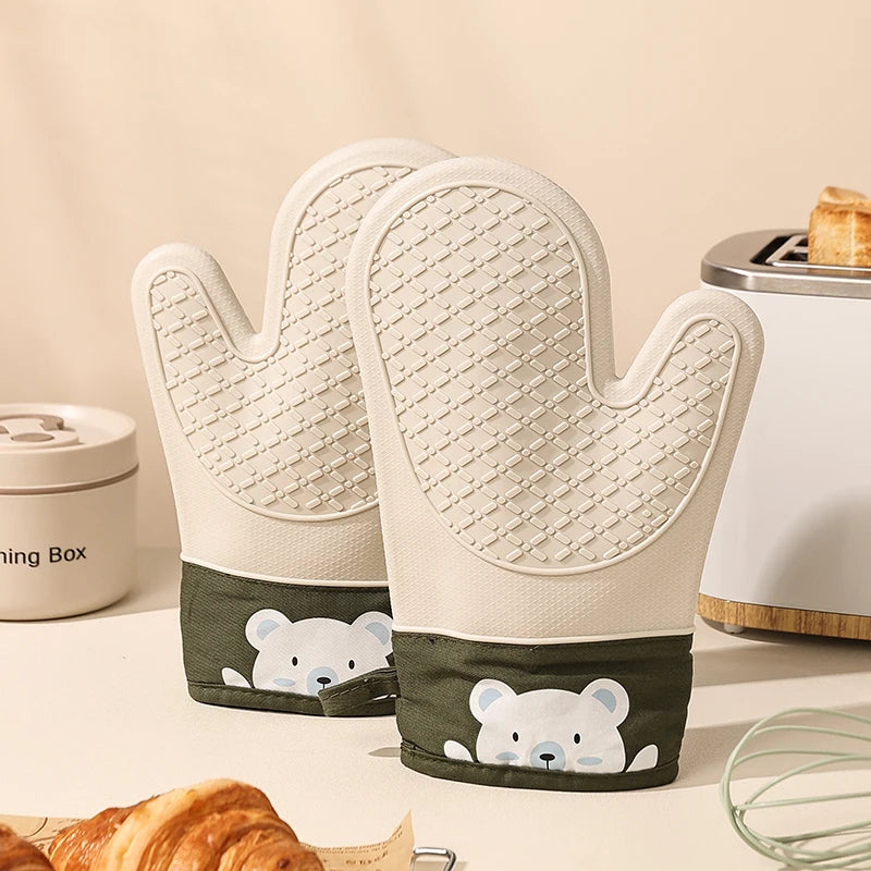 Bear-y Handy Oven Mitt Set